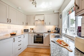 Microwave, oven, high chair, cookware/dishes/utensils - 2 Bed in Seahouses (oc-e32285) (Seahouses)