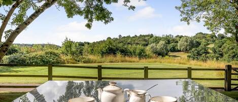 تناول الطعام بالخارج