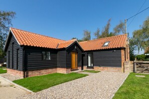 Exterior - 2 Bed in Sotherton (oc-dailo) (Henham)