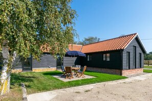 Outdoor dining - 2 Bed in Sotherton (oc-dailo) (Henham)