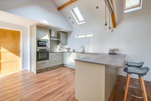 Microwave, oven, dishwasher, high chair - 2 Bed in Sotherton (oc-dailo) (Henham)