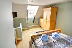 Unclassified image, 2 of 8, button - 2 Bed in Scarborough (oc-s878) (Scarborough)
