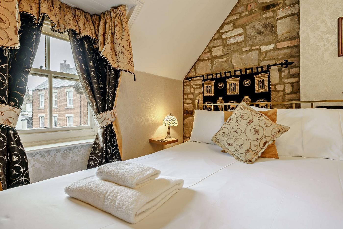 Fer et planche à repasser, Wi-Fi gratuit, draps fournis