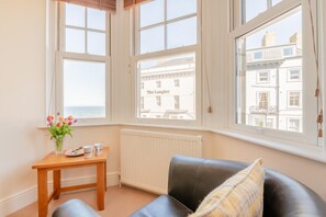 TV - 2 Bed in Whitby (oc-w811) (Whitby)