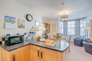 Interior - 2 Bed in Whitby (oc-w811) (Whitby)
