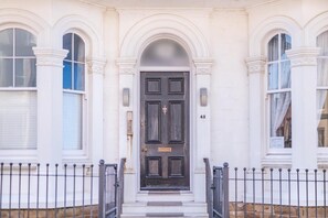 Exterior detail - 2 Bed in Whitby (oc-w811) (Whitby)