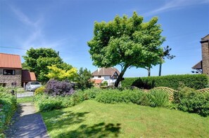 Property grounds - 3 Bed in Ravenscar (oc-sa397) (Ravenscar)