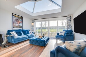 TV, fireplace - 2 Bed in Christon Bank (oc-gd1894) (Christon Bank)