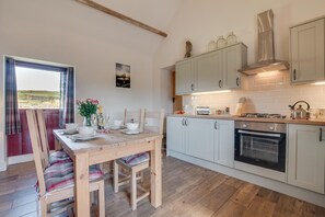 Microwave, oven, dishwasher, cookware/dishes/utensils - 2 Bed in Saltburn-by-the-sea (oc-wa021) (Easington)