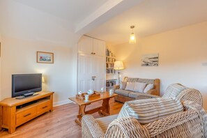 TV - 2 Bed in Whitby (oc-w010) (Whitby)