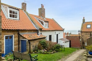Exterior - 2 Bed in Whitby (oc-r579) (Robin Hood's Bay)