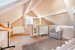 2 bedrooms, iron/ironing board, free WiFi, bed sheets - 2 Bed in Whitby (oc-w037) (Whitby)