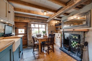 Dining - 2 Bed in Whitby (oc-r038) (Robin Hood's Bay)