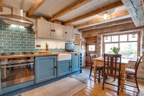 Microwave, oven, dishwasher, cookware/dishes/utensils - 2 Bed in Whitby (oc-r038) (Robin Hood's Bay)