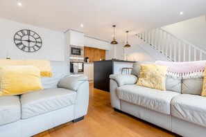 TV - 1 Bed in Braunton (oc-h32545) (Braunton)
