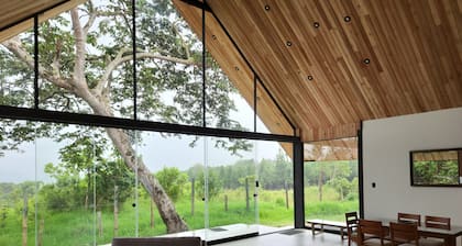 Casa Francis Oxa: Beautiful 3-bedroom nature escape, 5 minutes from town