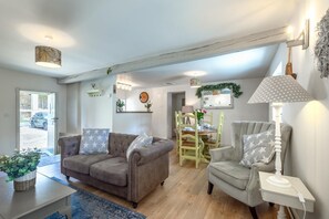 TV - 2 Bed in Pateley Bridge (oc-ds127) (Castlestead)