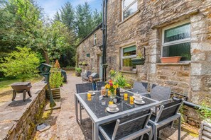 تناول الطعام بالخارج