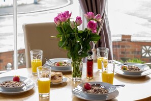 Dining - 2 Bed in Whitby (oc-w945) (Whitby)