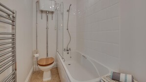 A modern bathroom with a toilet, shower, and bathtub. - 2 Bed in Whitby (oc-w945) (Whitby)