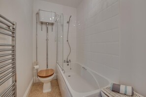 Towels - 2 Bed in Whitby (oc-w945) (Whitby)