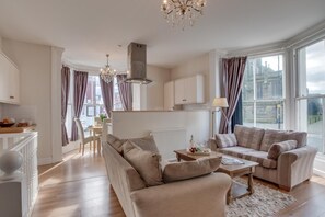TV - 2 Bed in Whitby (oc-w945) (Whitby)