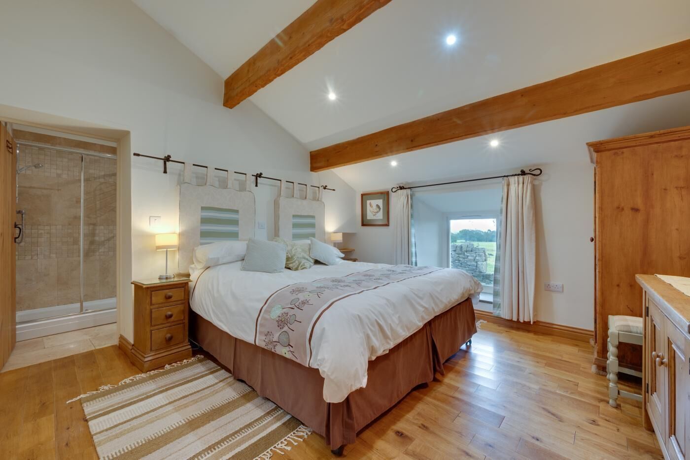 Bügeleisen/Bügelbrett, kostenloses WLAN, Bettwäsche