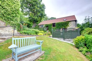 Property grounds - 3 Bed in York (oc-y053a) (Hutton-le-Hole)