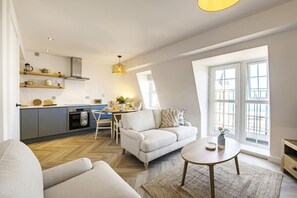 TV - 2 Bed in Scarborough (oc-s005) (Scarborough)