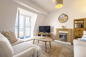 TV - 2 Bed in Scarborough (oc-s005) (Scarborough)