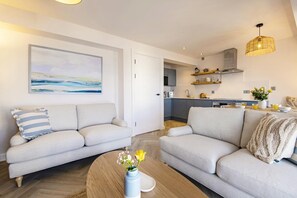 TV - 2 Bed in Scarborough (oc-s005) (Scarborough)
