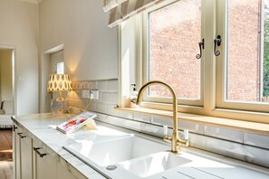 Interior - 5 Bed in Doddington (oc-h32213) (Doddington)