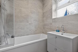 Towels - 2 Bed in Whitby (oc-w793) (Whitby)