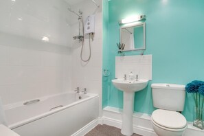 Towels - 2 Bed in Whitby (oc-w004) (Whitby)