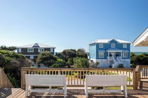 Property grounds - The Griffin House Main Level, Almost Oceanfront Duplex with Beach Access across (Pine Knoll Shores)