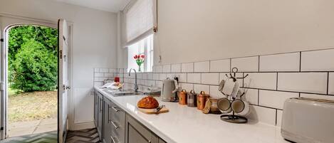 Mikrowelle, Ofen, Kochgeschirr/Geschirr/Besteck