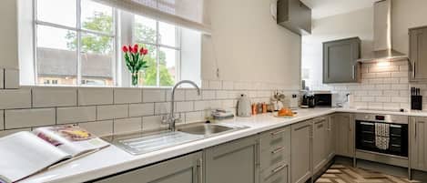 Mikrowelle, Ofen, Kochgeschirr/Geschirr/Besteck