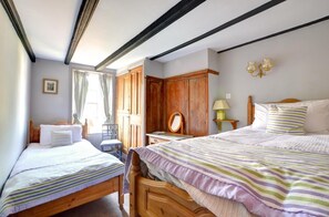3 bedrooms, iron/ironing board, free WiFi, bed sheets - 3 Bed in Whitby (oc-r045) (Robin Hood's Bay)