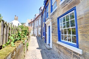 Exterior - 3 Bed in Whitby (oc-r045) (Robin Hood's Bay)