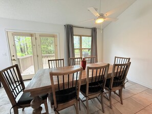 Dining - Fantastic 3-bedroom house on the Back 40 Mountain bike trail system (Bella Vista)
