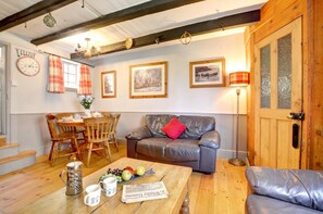 TV, fireplace - 3 Bed in Whitby (oc-r020) (Robin Hood's Bay)
