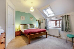 Iron/ironing board, free WiFi, bed sheets - 2 Bed in Whitby (oc-w794) (Whitby)