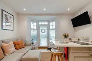 TV - 2 Bed in Saundersfoot (oc-p32329) (Saundersfoot)