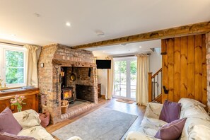 TV, fireplace - 2 Bed in Carreghofa (oc-t32530) (Llansantffraid)