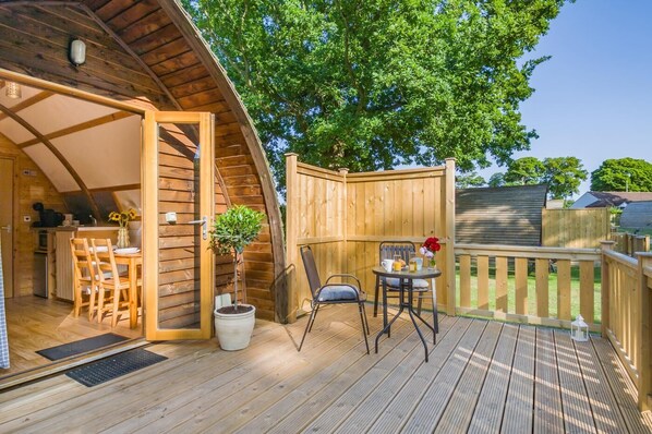 تناول الطعام بالخارج