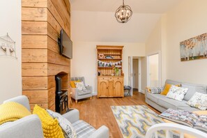 TV - 1 Bed in Lowick (oc-gd1892) (Lowick)