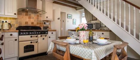 Horno, lavavajillas y utensilios de cocina