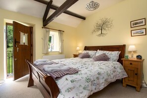 Iron/ironing board, free WiFi, bed sheets - 2 Bed in Low Row (oc-ds1010) (Low Row)