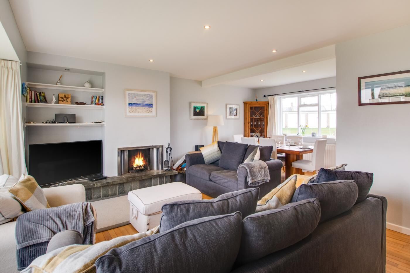 Télévision, cheminée