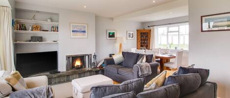 Télévision, cheminée